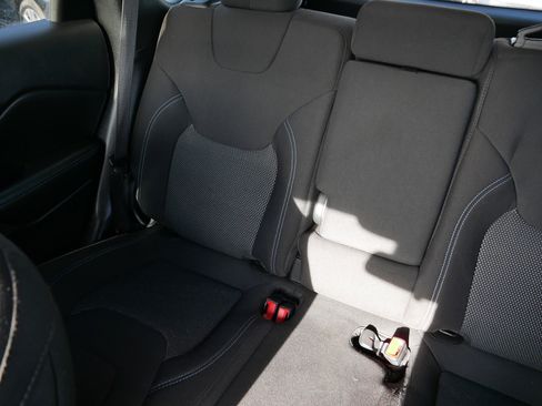 Used 2020 Jeep Cherokee Latitude w/ Cold Weather Group image 12