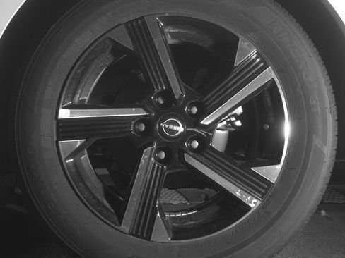 Used 2025 Nissan Sentra SV FWD image 14