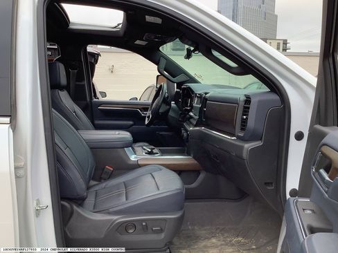 Used 2024 Chevrolet Silverado 3500 High Country w/ High Country Premium Package image 10