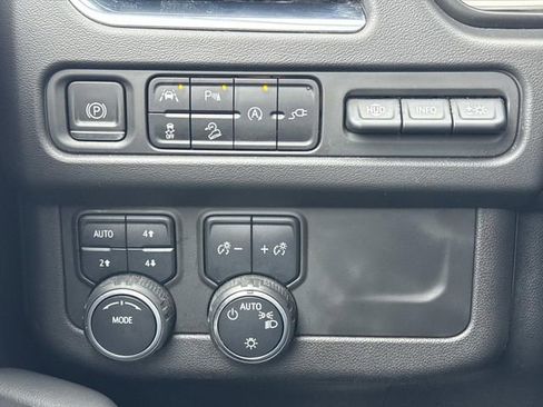 Used 2021 Chevrolet Suburban Premier image 19