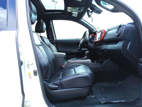 Used 2019 Toyota Tacoma TRD Off-Road image 29