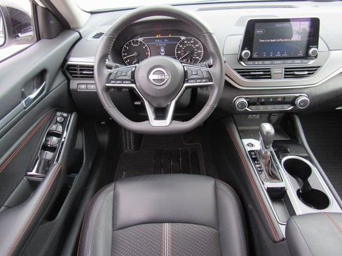 Certified 2023 Nissan Altima 2.5 SR FWD image 10