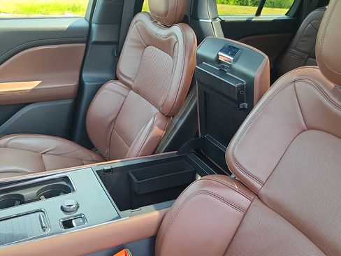 Used 2025 Lincoln Aviator Reserve w/ Equipment Group 201A AWD/4WD image 18