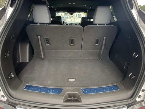 Used 2022 Buick Enclave Essence w/ Sport Touring Edition image 11