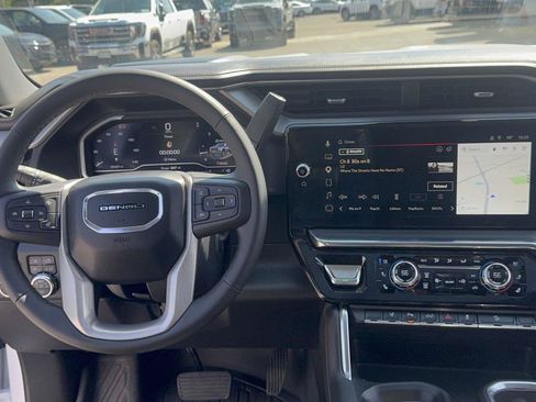 Used 2024 GMC Sierra 2500 Denali w/ Denali Reserve Package AWD/4WD image 17