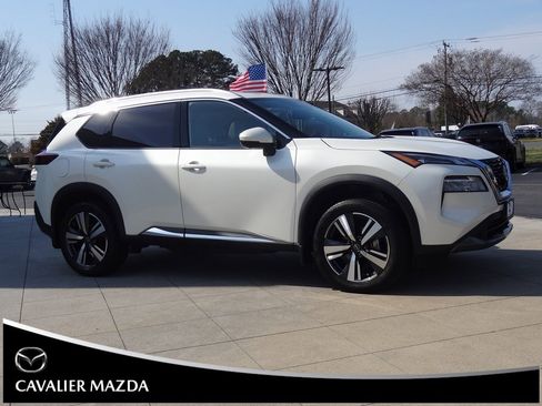 Used 2023 Nissan Rogue SL image 2