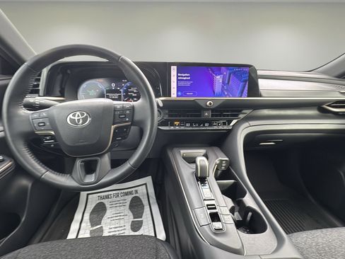 Used 2023 Toyota Crown Limited image 9