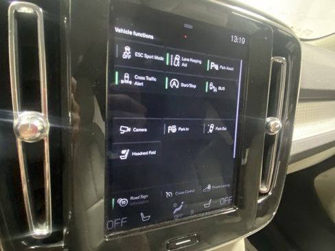 Used 2019 Volvo XC40 T5 Momentum image 20