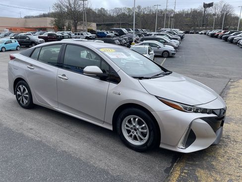 Used 2017 Toyota Prius Prime Premium image 6