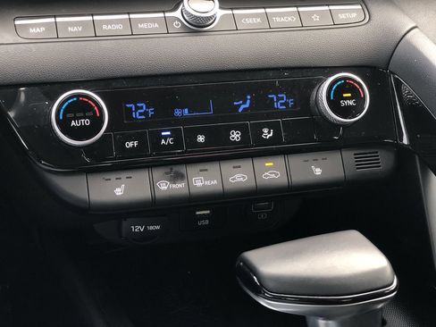 Used 2023 Hyundai Elantra SEL w/ Convenience Package image 21