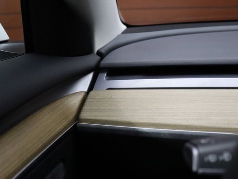 Used 2023 Tesla Model 3 Standard Range image 46