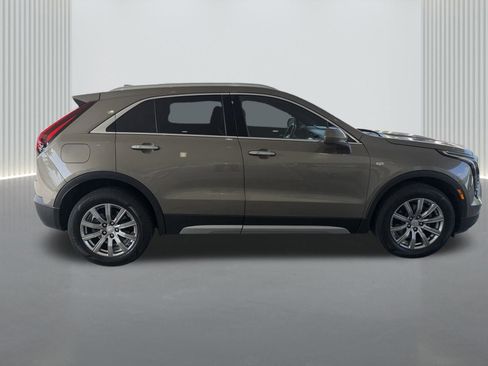 Used 2020 Cadillac XT4 Premium Luxury image 3