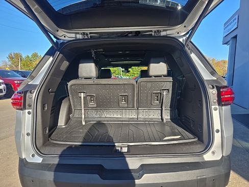 Used 2022 Chevrolet Traverse RS w/ LPO, Floor Liner Package image 95