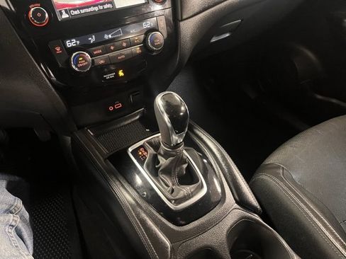 Used 2018 Nissan Rogue SL w/ Premium Package image 27