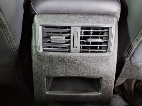 Used 2024 Mitsubishi Outlander SE image 11