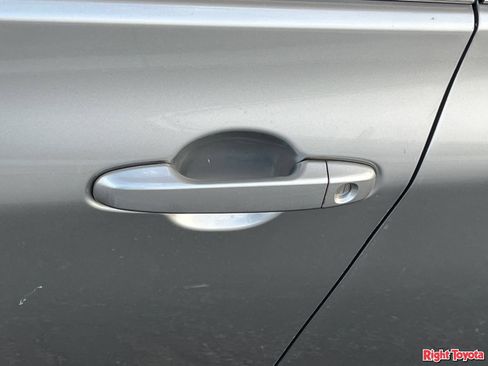 Used 2015 Toyota Camry SE FWD image 10