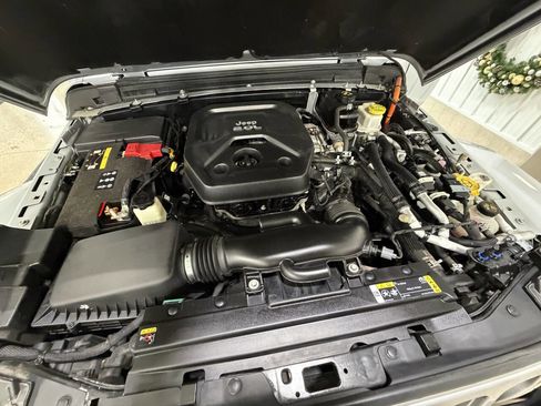 Used 2023 Jeep Wrangler Unlimited Sahara w/ Cold Weather Group image 13