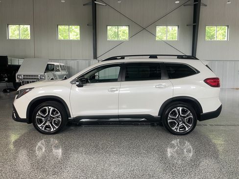 Used 2024 Subaru Ascent Limited w/ Technology Package AWD/4WD image 5