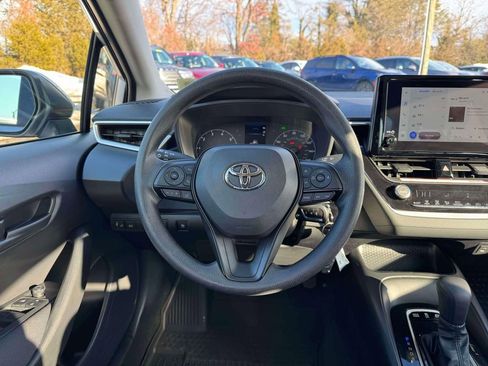 Used 2025 Toyota Corolla LE image 19
