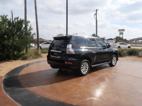 Used 2023 Lexus GX 460 Premium image 3
