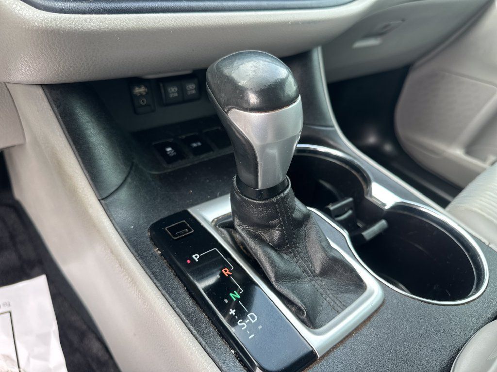 Used 2017 Toyota Highlander Plus FWD image 19