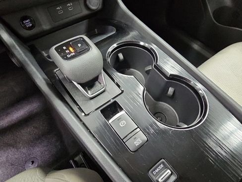 Used 2025 Nissan Rogue SV FWD image 19