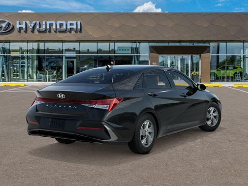 New 2026 Hyundai Elantra SE FWD image 4