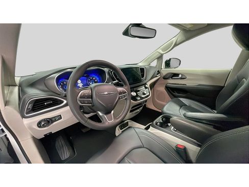 Used 2024 Chrysler Pacifica Touring-L w/ Road Tripper Package FWD image 11