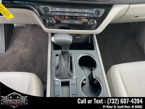 Used 2019 Kia Sedona L FWD image 21