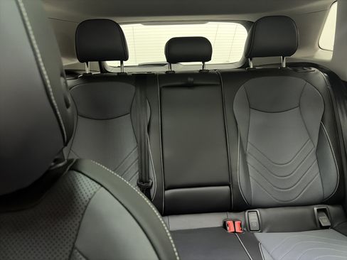Certified 2025 Volkswagen Tiguan SE AWD/4WD image 35