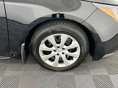 Used 2025 Toyota Corolla LE image 11
