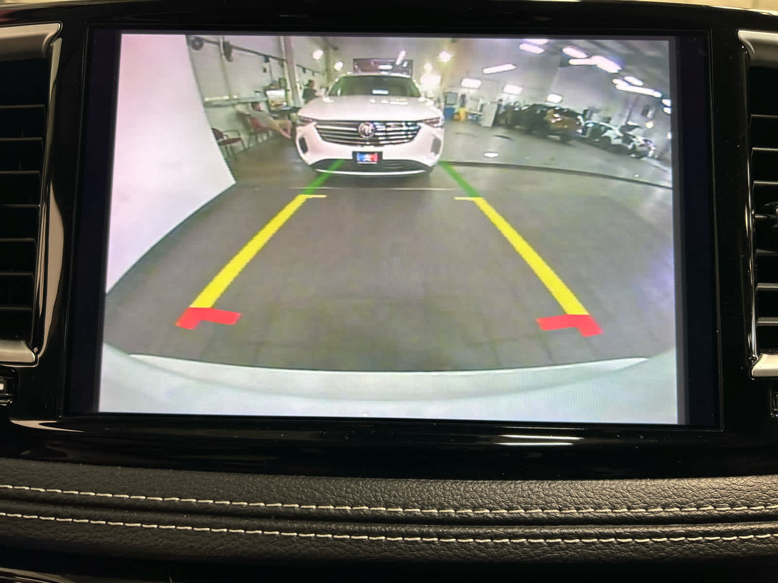 Used 2023 Chrysler Pacifica Limited FWD image 7