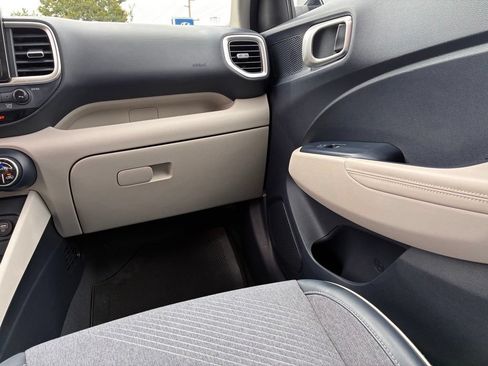 Used 2021 Hyundai Venue FWD image 37