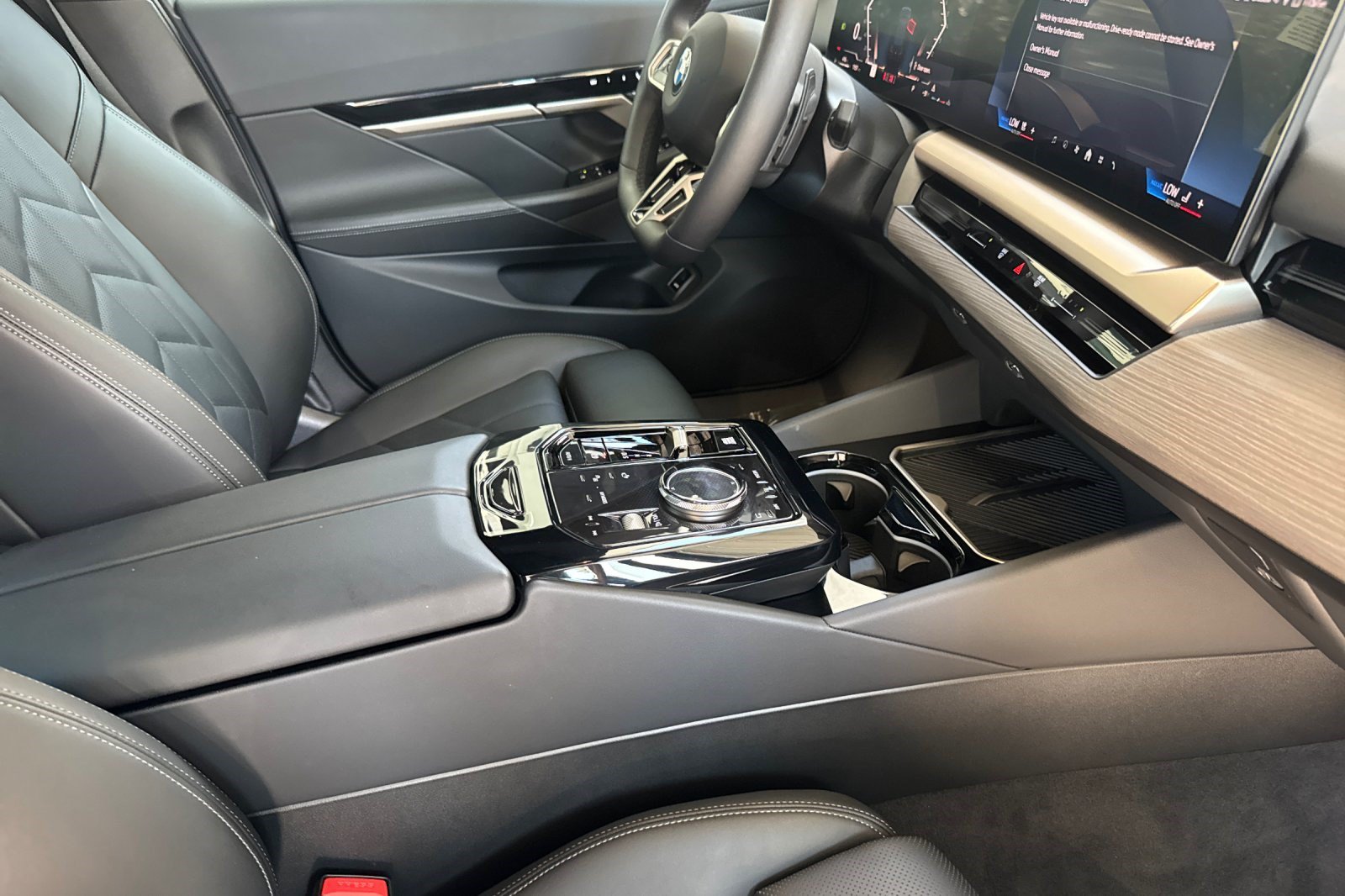 Used 2026 BMW 530i w/ M Sport Package RWD image 19