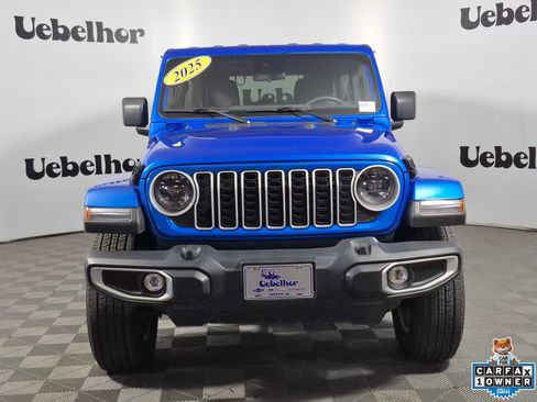 Used 2025 Jeep Wrangler Unlimited Sahara AWD/4WD image 2
