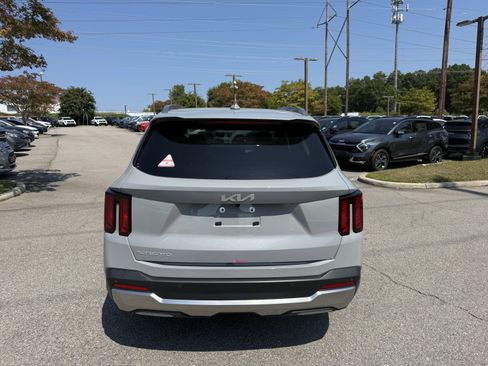 New 2025 Kia Sorento S w/ Panoramic Sunroof Package image 4