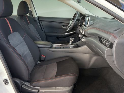 Certified 2024 Nissan Sentra SR FWD image 11