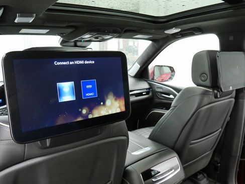 Used 2023 Cadillac Escalade ESV V image 23