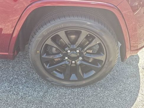 Used 2017 Jeep Grand Cherokee Altitude AWD/4WD image 28