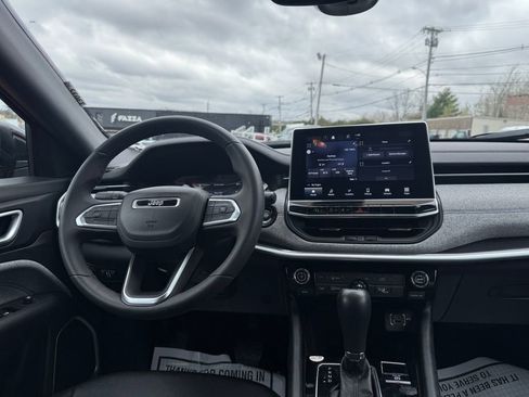 Used 2024 Jeep Compass Latitude AWD/4WD image 16