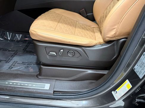 Used 2021 Cadillac Escalade Premium Luxury w/ Driver Assist Tech Package image 17