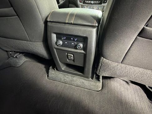 Used 2020 Chevrolet Traverse LT FWD image 33