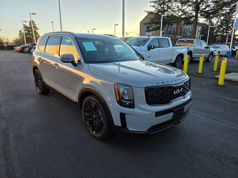 Used 2022 Kia Telluride EX w/ EX Premium Package image 3