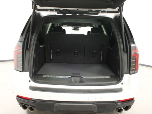 Used 2025 Chevrolet Suburban Z71 image 13