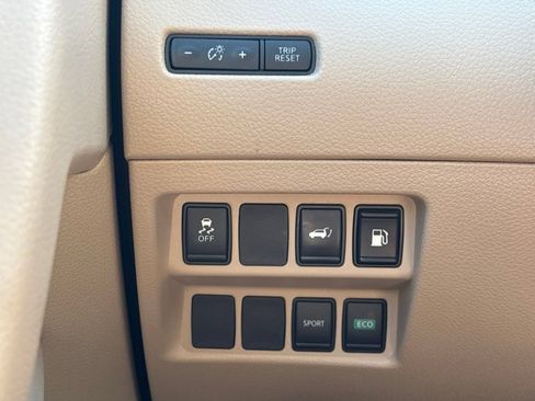 Used 2018 Nissan Rogue SV FWD image 25