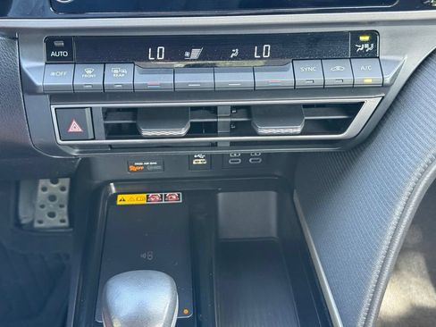 Used 2025 Toyota Camry SE FWD image 19