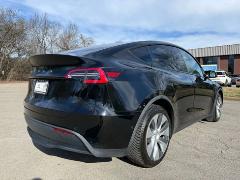 Used 2021 Tesla Model Y Long Range image 6