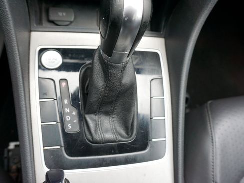 Used 2020 Volkswagen Passat 2.0T SE image 21