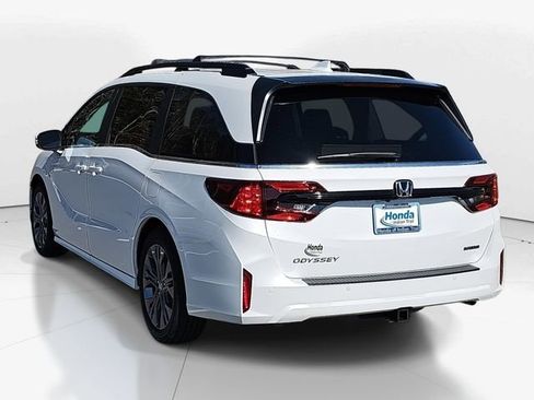New 2026 Honda Odyssey Touring image 5