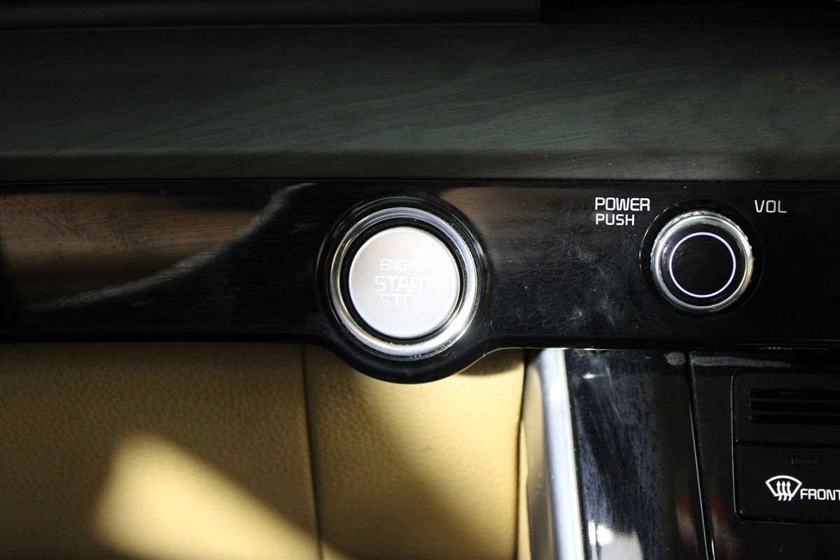 Used 2022 Kia Carnival EX FWD image 13